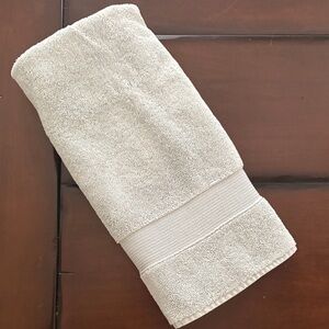 Pottery Barn Soft Cream Bath Towel